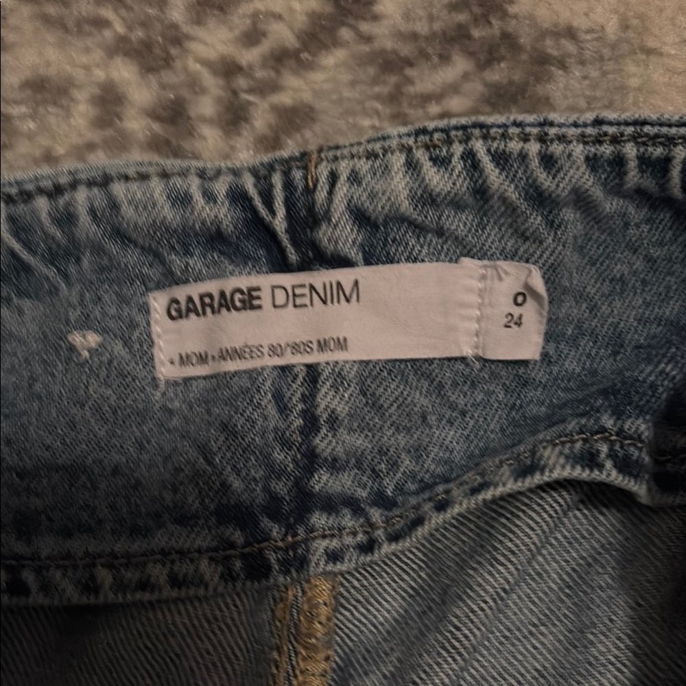 High-Waisted Blue Denim Jeans - Picture 2 of 3